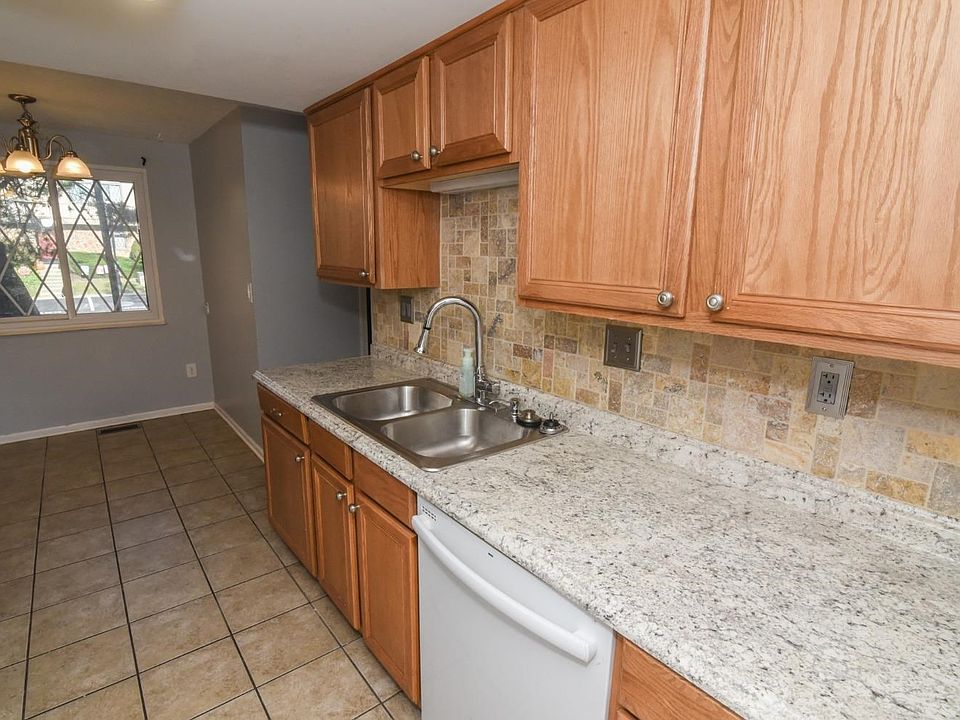 1st image of 464 Dartmouth Cir