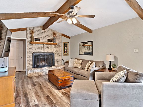 4th image of 170 Clover Ln