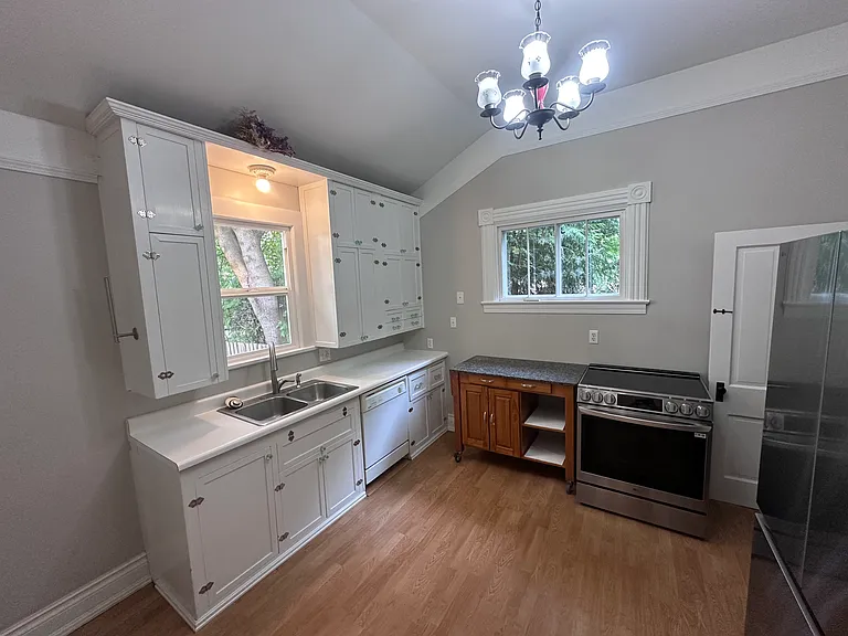 520 3rd Ave E — Photo 11