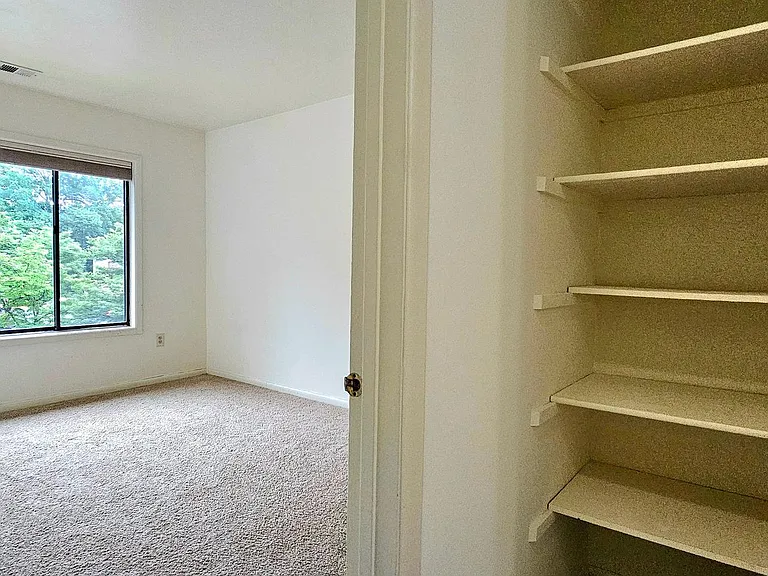 8729 Sheridan Farms Ct — Photo 36
