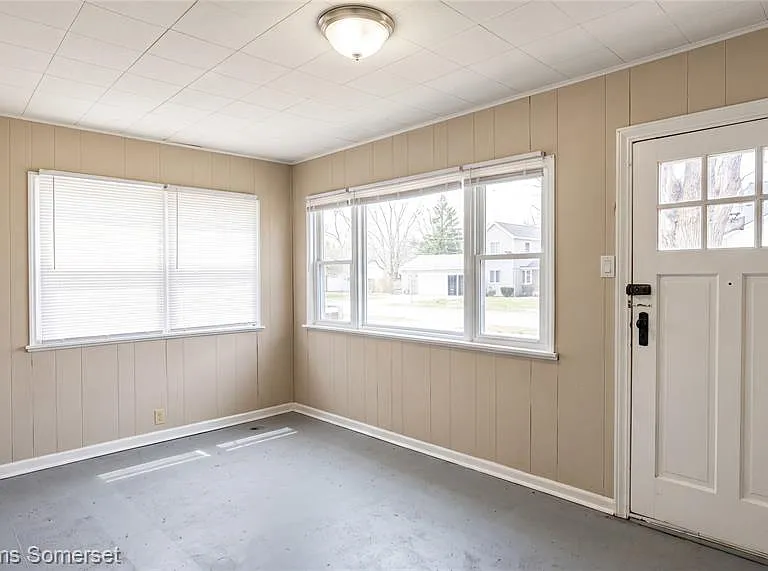 7256 Prospect Ave — Photo 3