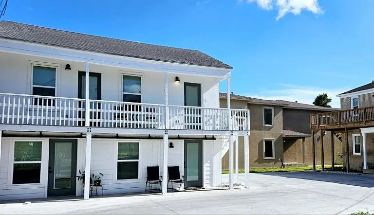 1117 Ocean Dr #D — Photo 1