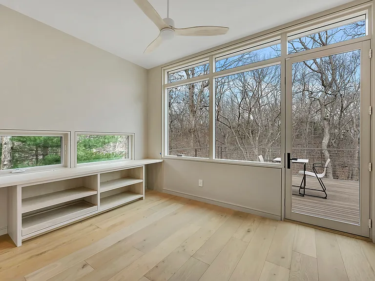 33 Hedges Banks Dr — Photo 16