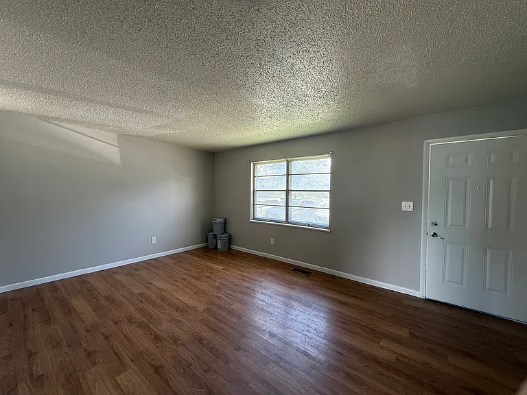 103 Pine Haven Ct — Photo 2