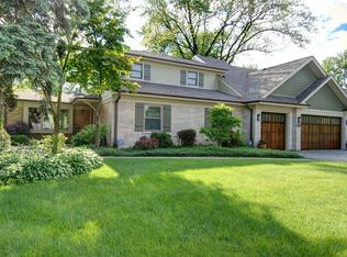 708 S See Gwun Ave, Mount Prospect, IL 60056