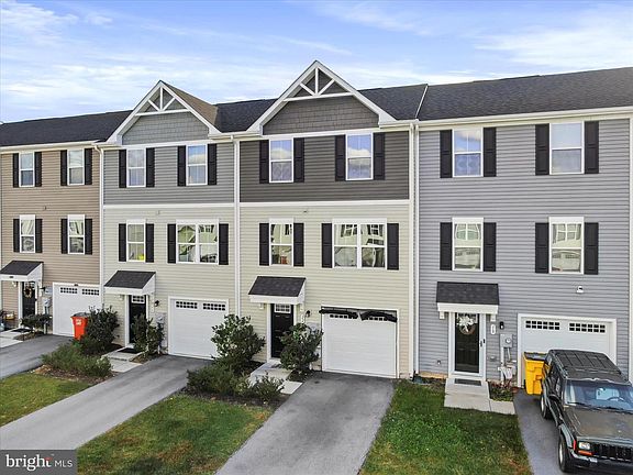 3rd image of 22 Snickers Ct