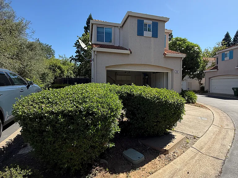 282 Oak Briar Ct — Photo 2