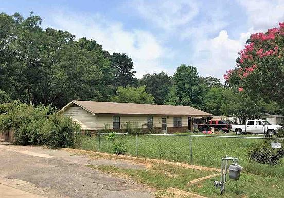 2nd image of 12121 Macarthur Dr
