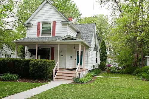 House front and side yard.