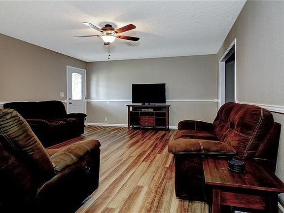 3rd image of 710 Patti Ct