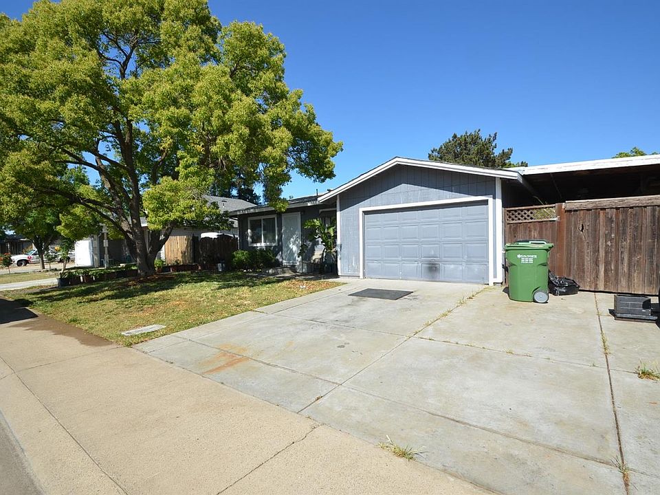 2nd image of 1129 Creekside Way