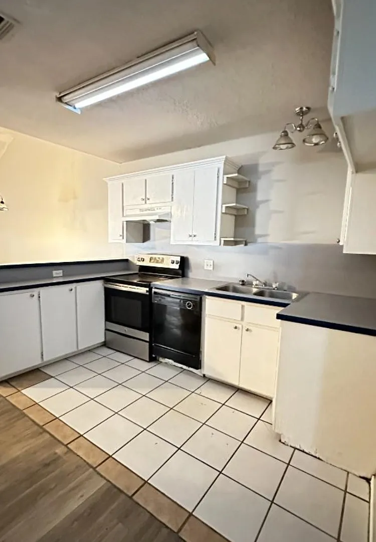 14117 SE 29th St - U — Photo 1