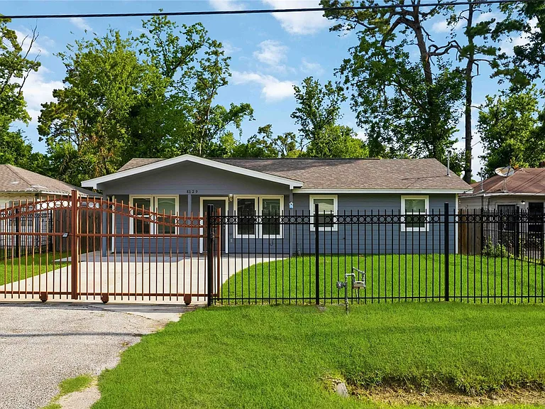 8129 Linda Vista Rd — Photo 2
