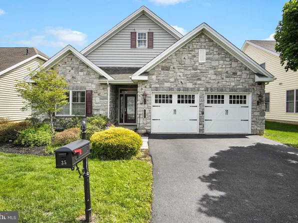 35 Presidents Dr, Mechanicsburg, PA 17050