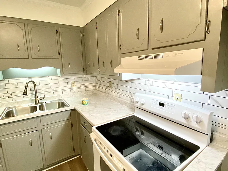 1504 Heard Ave #D — Photo 6