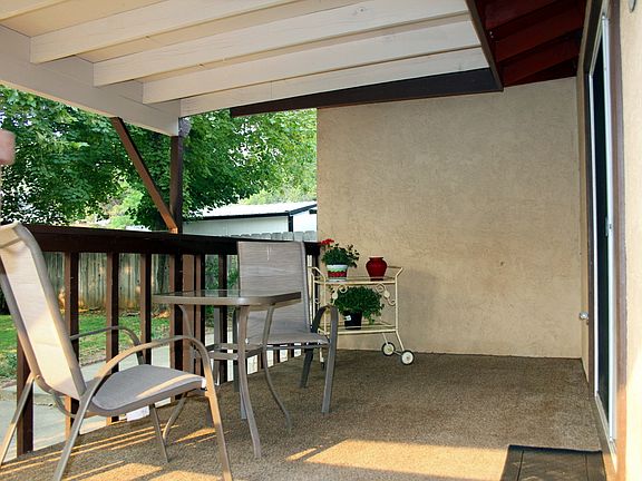 2nd image of 631 Evergreen Ln