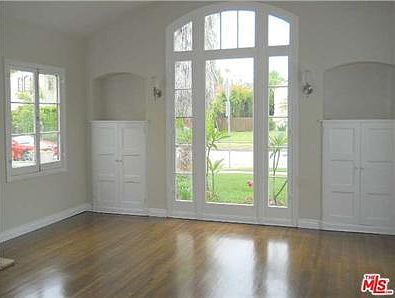 4th image of 940 S Cloverdale Ave