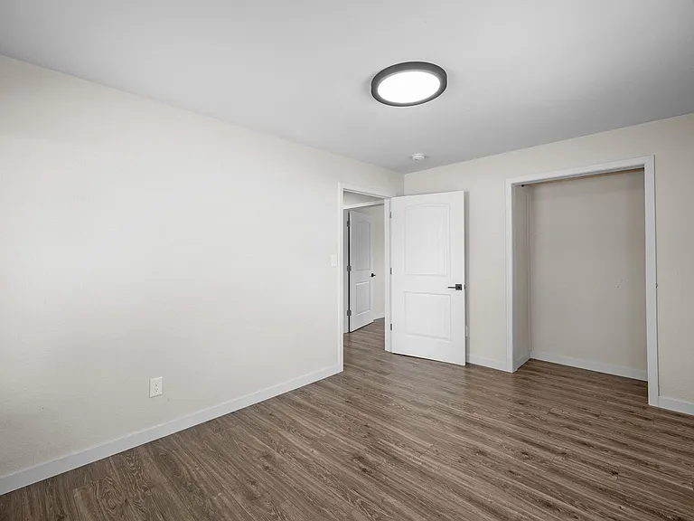 7904 N Crestline St — Photo 15