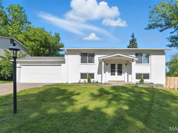 1367 Glenrock Dr, Maryland Heights, MO 63043