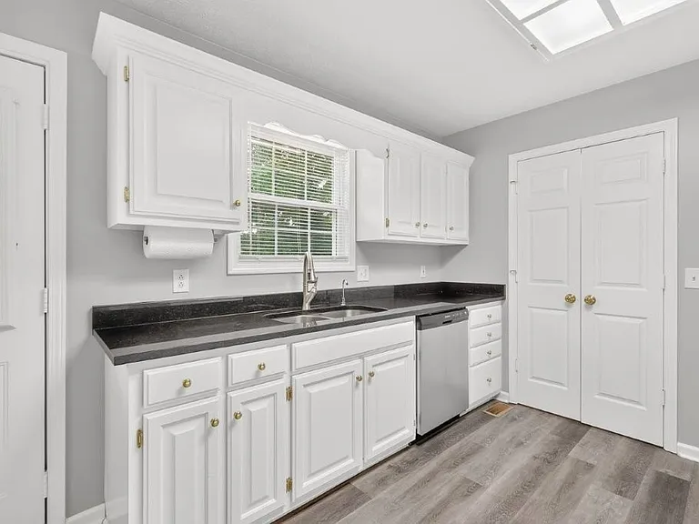 108 Roberts Dr — Photo 9