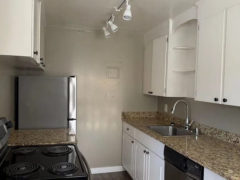 1532 NW 51st St — Photo 3