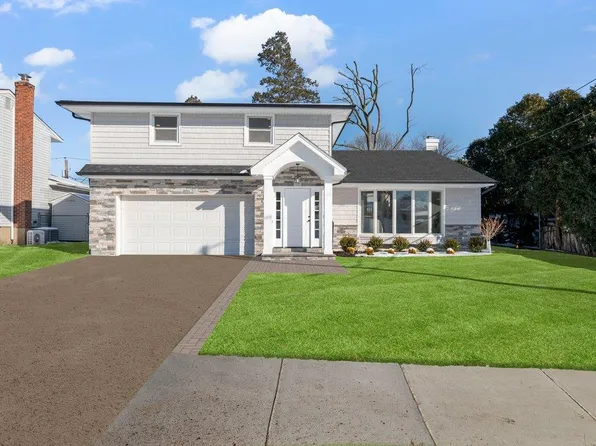 93 Wilson Place, Plainview, NY 11803