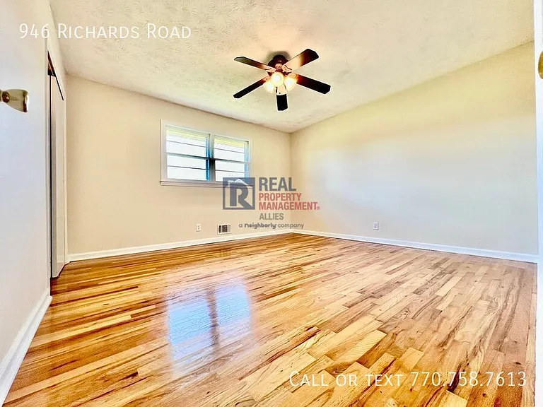 946 Richards Rd NE — Photo 6