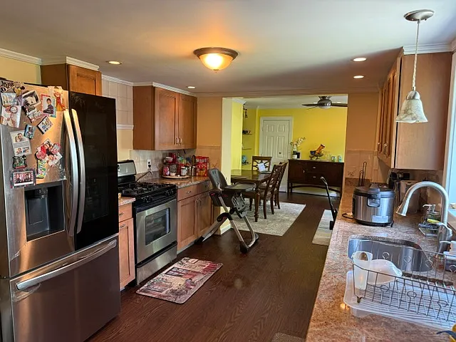 3 bed, 2.5 bath, 1646 sqft, $3,600 — Photo 4