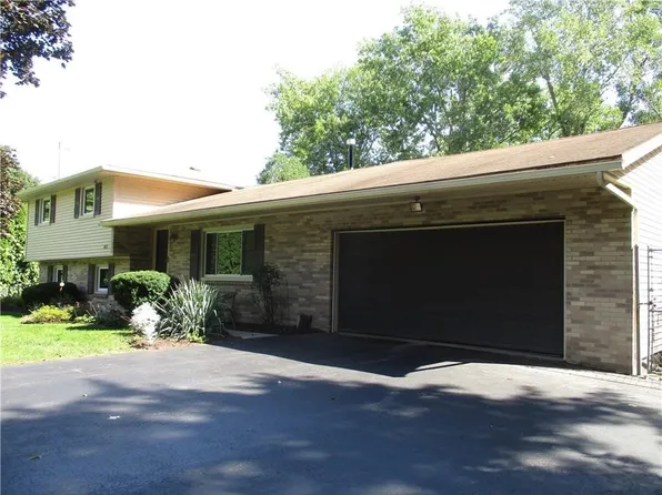 45 Brasser Dr, Rochester, NY 14624