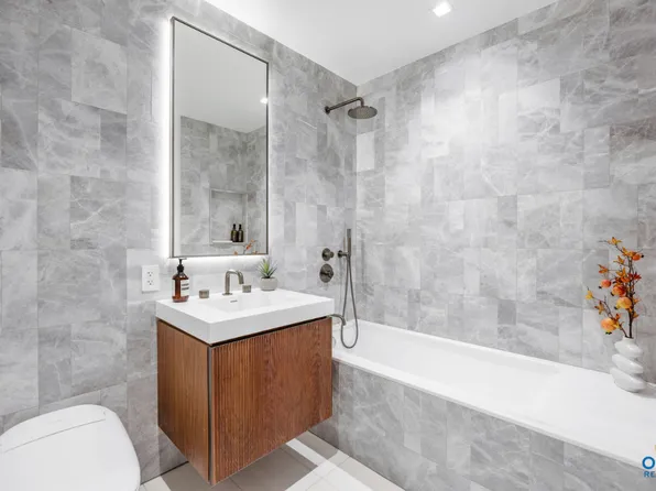 250 East 25th Street image 18 of 32