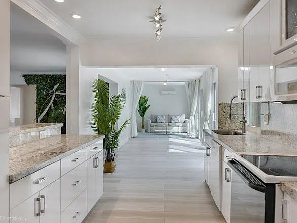 3 bed, 2.0 bath, 1876 sqft, $4,990 — Photo 3
