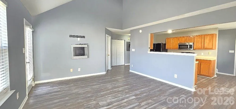 3 bed, 2.5 bath, 1667 sqft, $1,900 — Photo 3