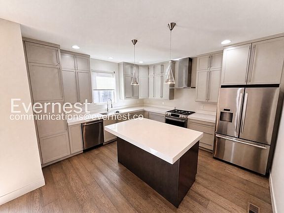 2nd image of 2649 17th St Unit 5