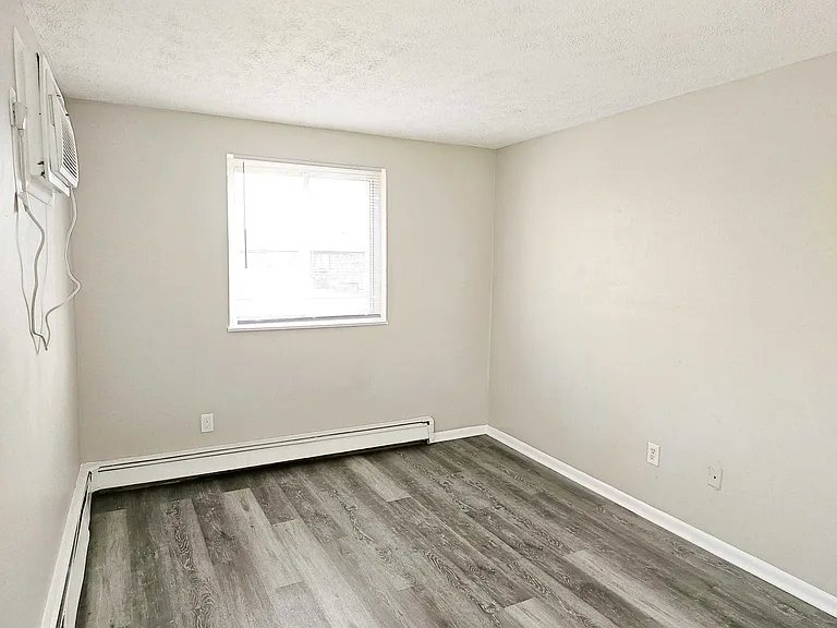 Avery Apartments — Photo 16