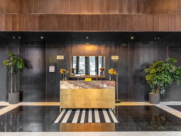 564 Saint John's Place image 8 of 17