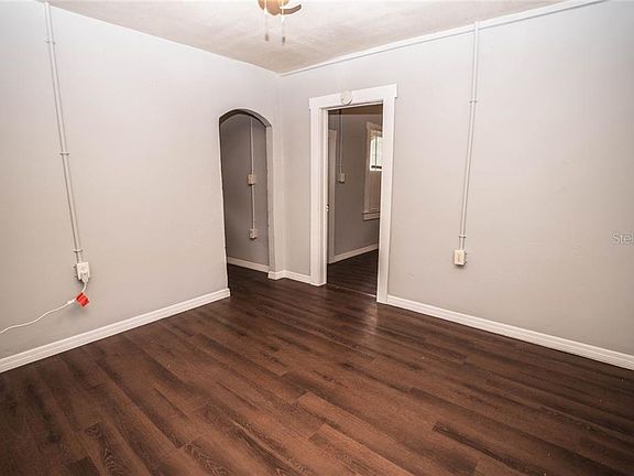 5th image of 210 W Humphrey St
