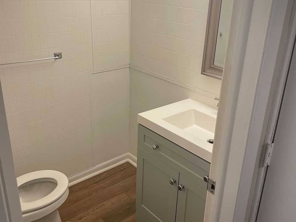1/2 Bathroom