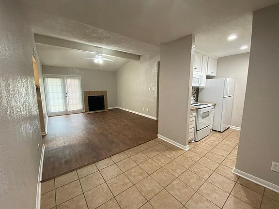 2nd image of 12500 Sandpiper Dr APT 220