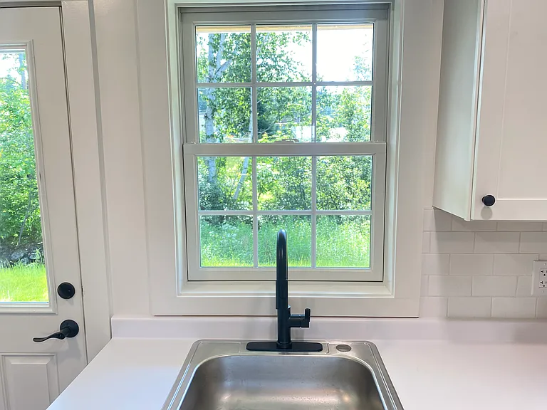 160 Bronson St — Photo 3