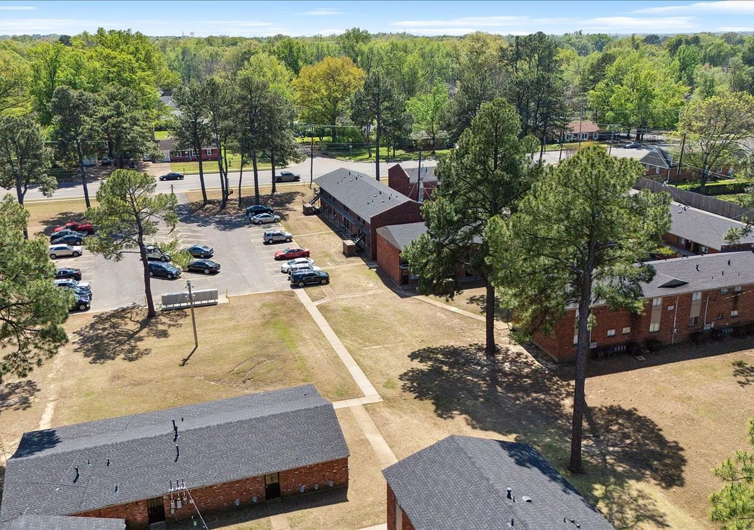 Welcome to Holmes Pointe Apartments! — Photo 4