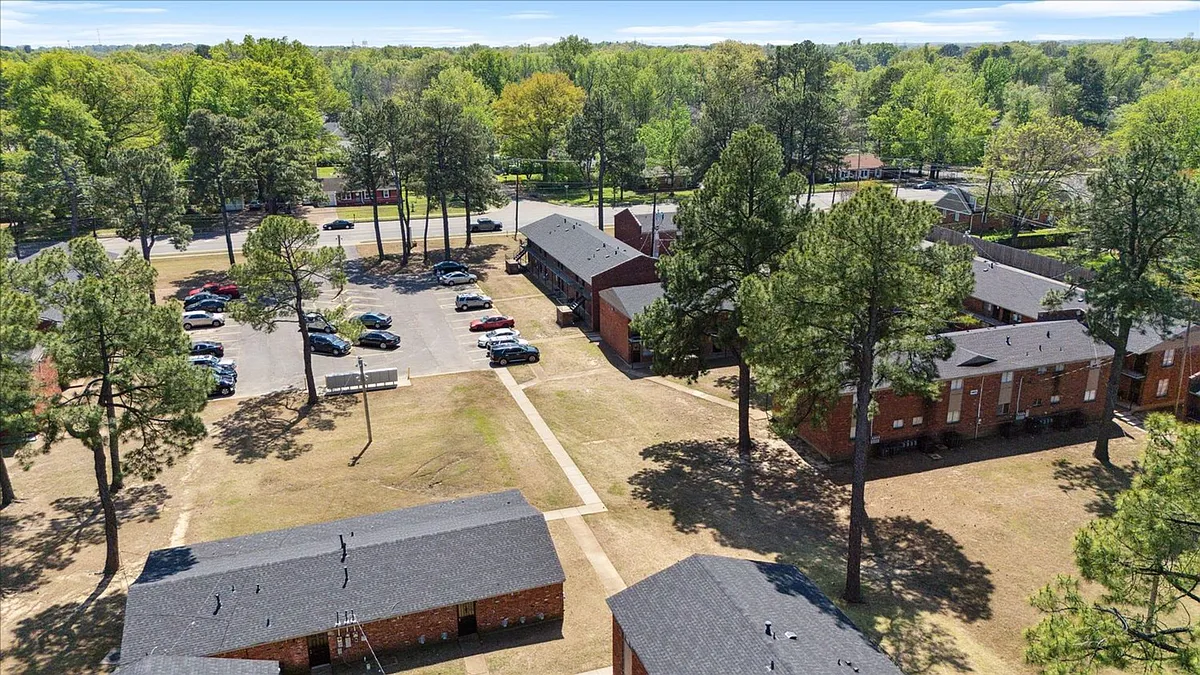 Building Photo - Holmes Pointe Apartments