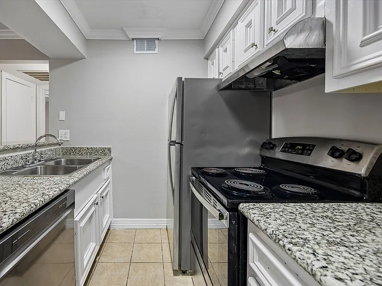 Emerson Street Apartments — Photo 38