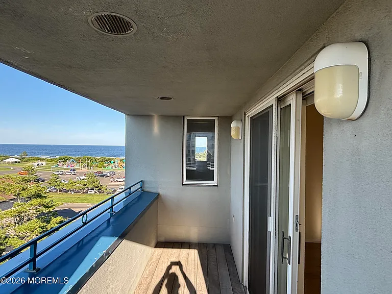 300 Ocean Ave N #D5 — Photo 5