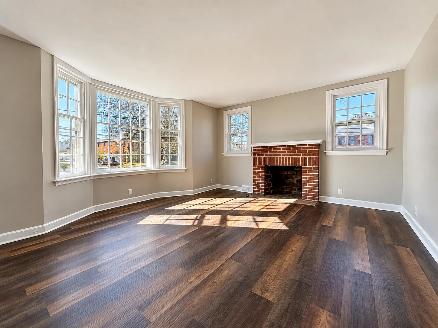 Bright 2-Bedroom Drexel Hill Apartment with Off-Street Parking — Photo 2
