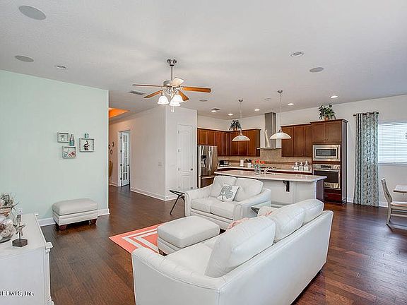 4th image of 120 Treasure Harbor Dr