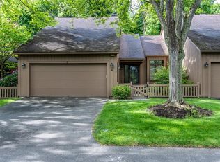 6 Sky Ridge Dr, Rochester, NY 14625