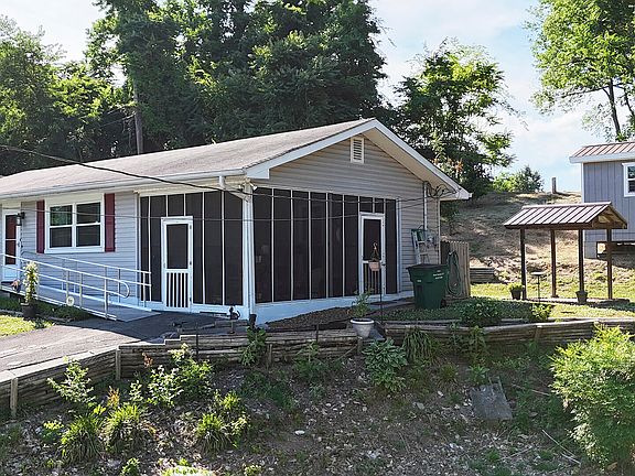 3rd image of 254 Midway Ave