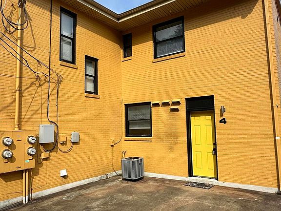 3rd image of 703 Wilkinson Blvd Unit 4