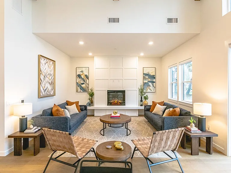 Pacific Valley Apartments — Photo 43