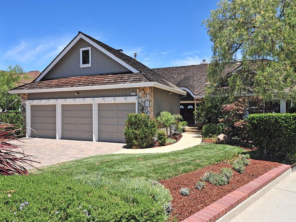1st image of 21 Woodhill Dr